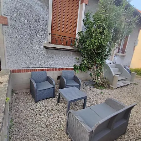 Petite Maison Avec Jardin Montlucon