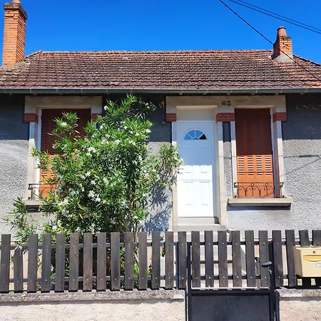 Petite Maison Avec Jardin Holiday home *