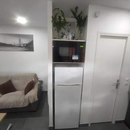 Petite Maison Avec Jardin Holiday home Montlucon