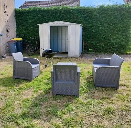 Petite Maison Avec Jardin Montlucon