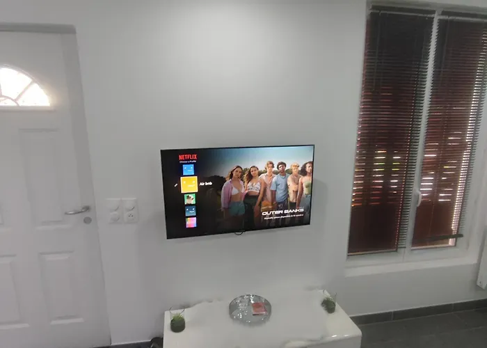 Petite Maison Avec Jardin *